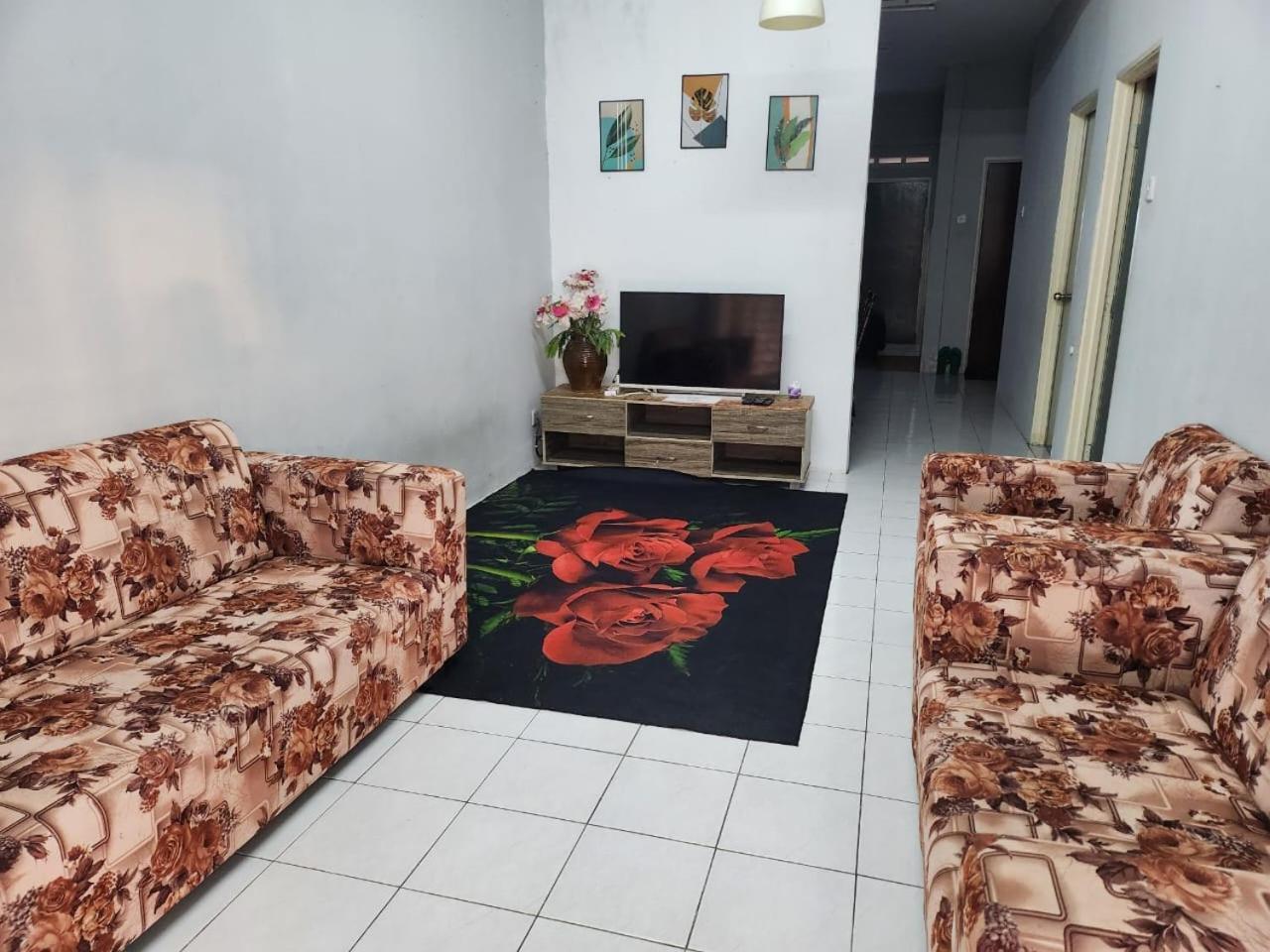 Villa Taufiq 34 Klia Sepang With 3 Airconds & Free Wi-Fi Banting  Exterior foto