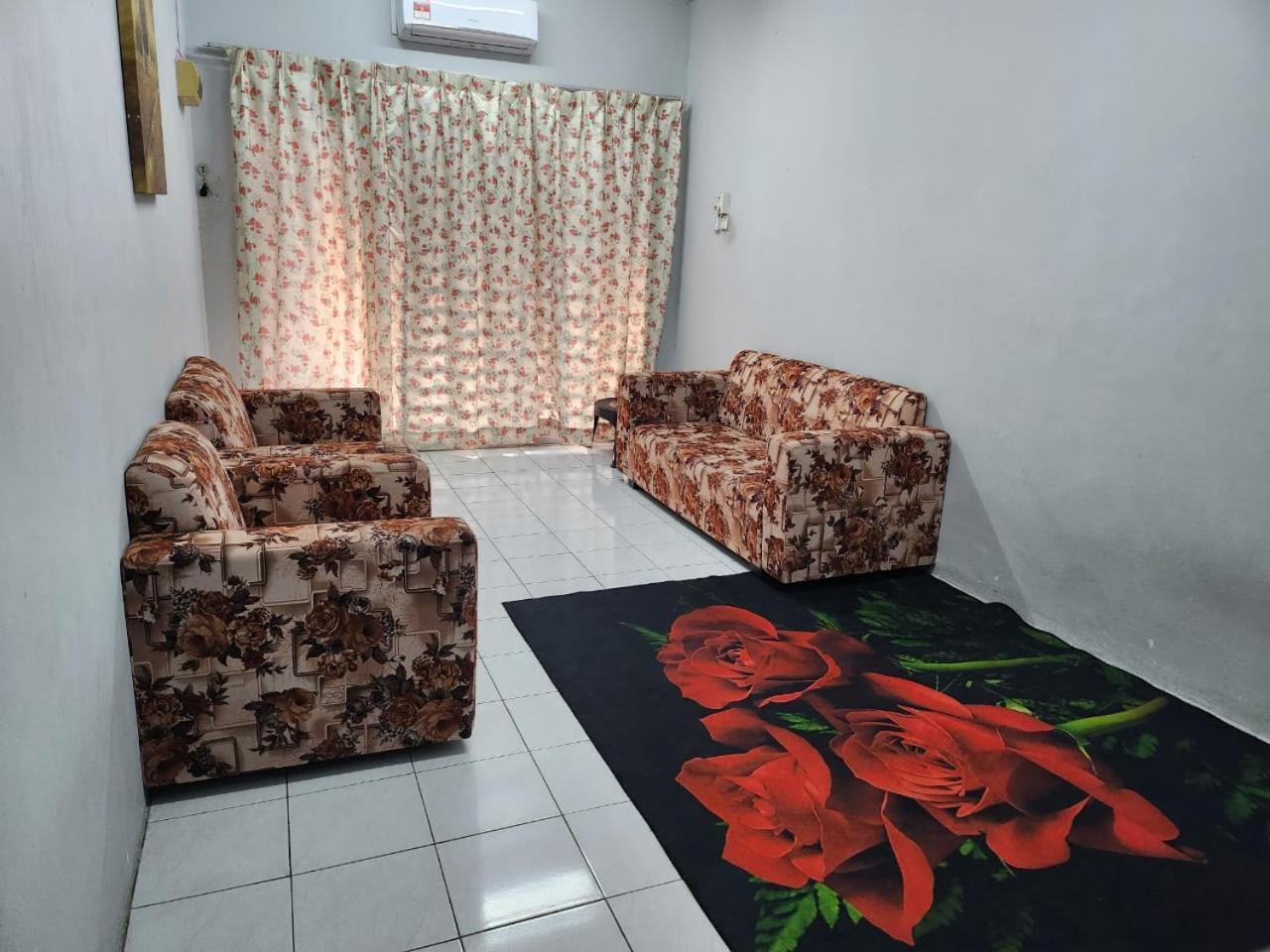 Villa Taufiq 34 Klia Sepang With 3 Airconds & Free Wi-Fi Banting  Exterior foto